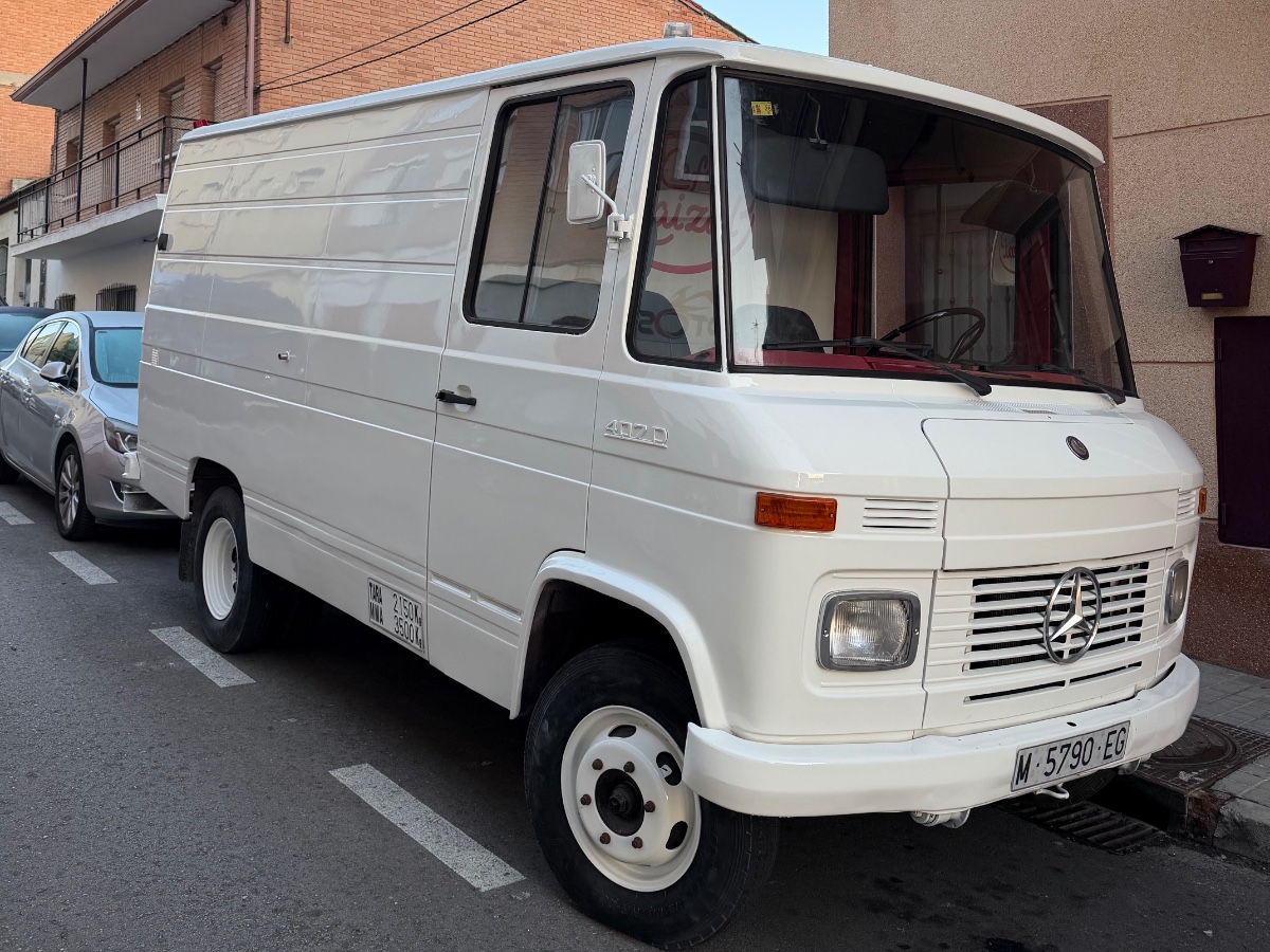 Mercedes-Benz 407D Clásica