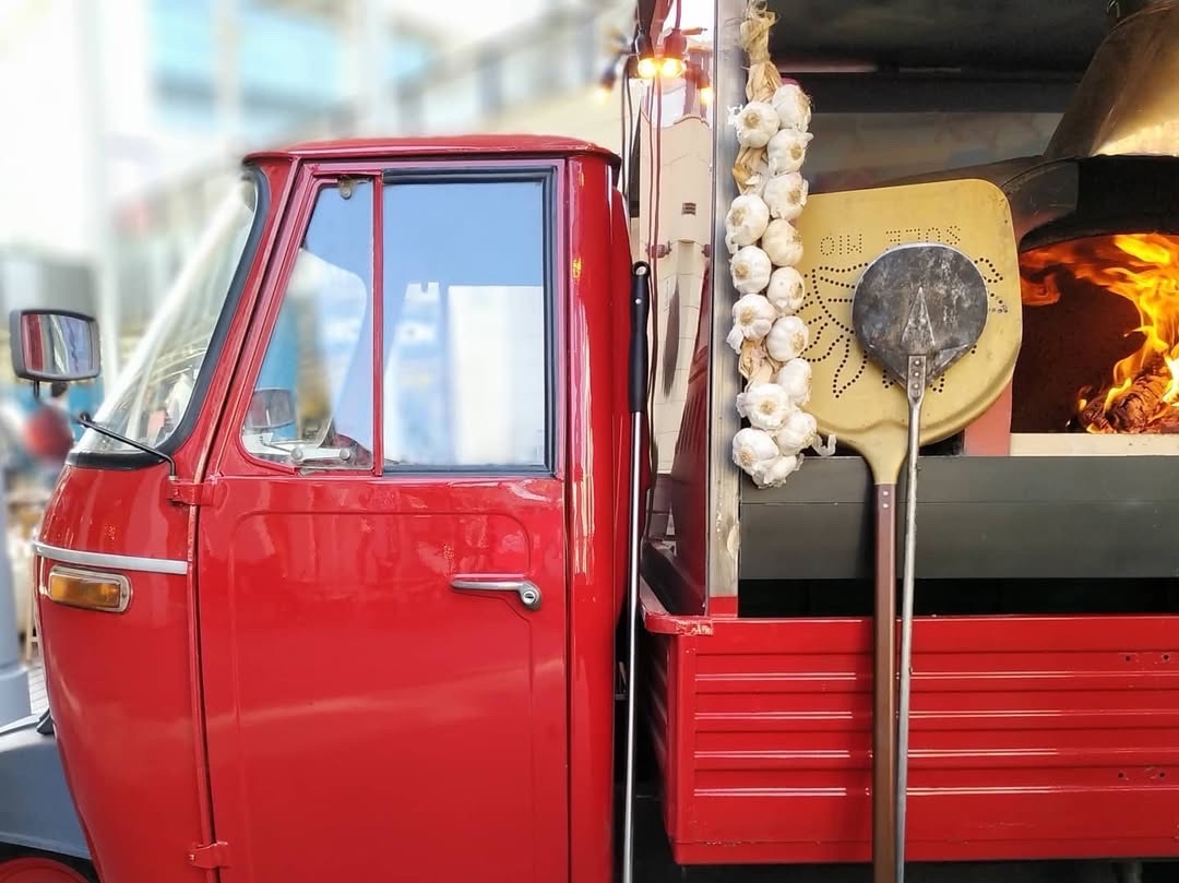 Una Pizza food truck